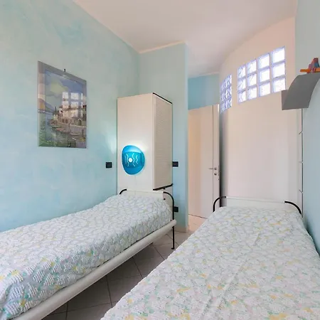 Quercianella Apartament *